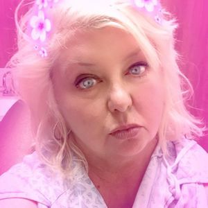 Meet your Posher, Dina